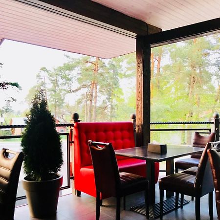 Motozona Hotel Bryukhovychi Bagian luar foto