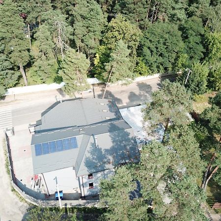 Motozona Hotel Bryukhovychi Bagian luar foto