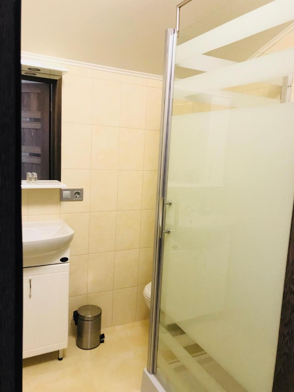 Motozona Hotel Bryukhovychi Bagian luar foto