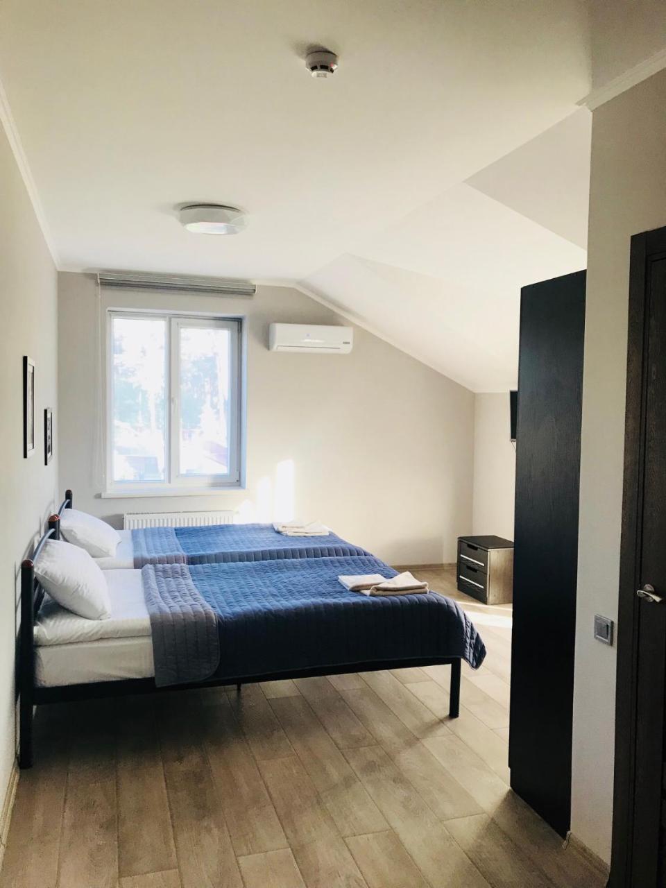 Motozona Hotel Bryukhovychi Bagian luar foto
