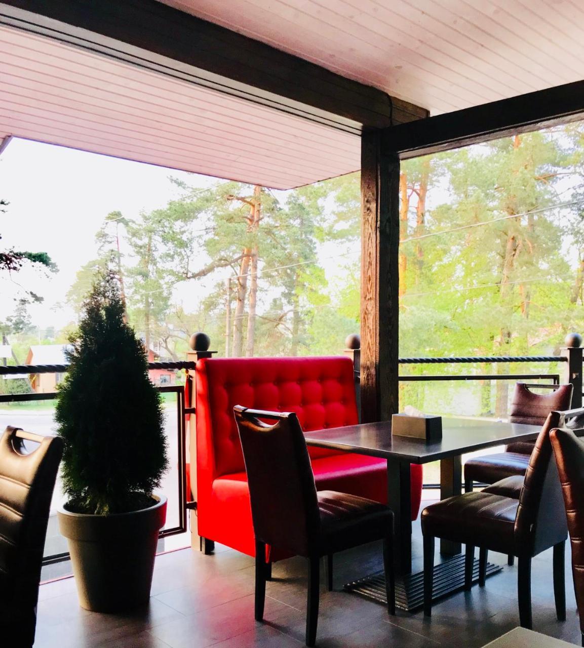 Motozona Hotel Bryukhovychi Bagian luar foto