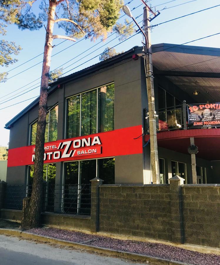 Motozona Hotel Bryukhovychi Bagian luar foto
