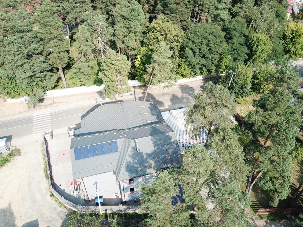 Motozona Hotel Bryukhovychi Bagian luar foto