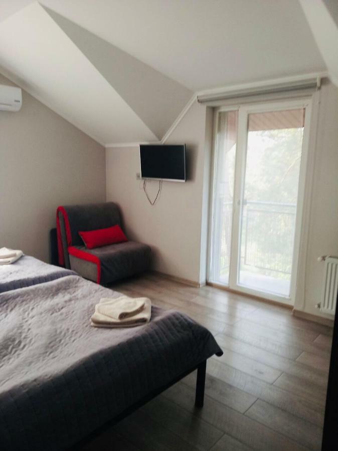 Motozona Hotel Bryukhovychi Bagian luar foto